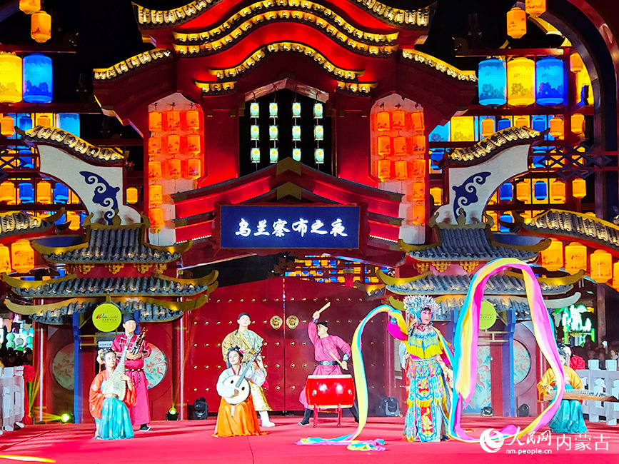 5月31日，“乌兰察布之夜”开街现场。人民网记者 刘艺琳摄