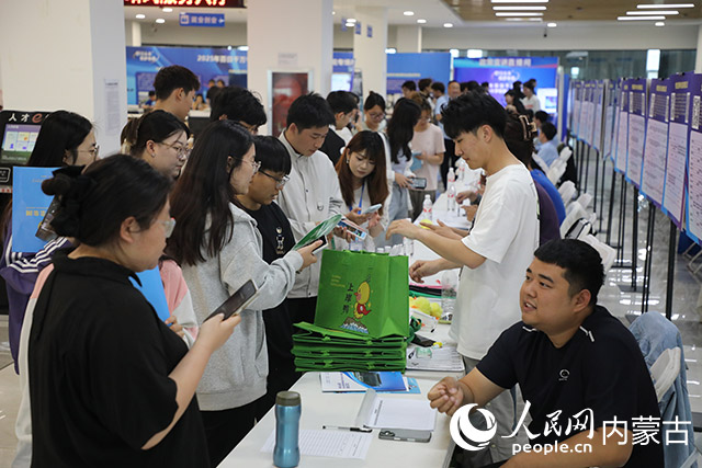 招聘会现场。主办方供图