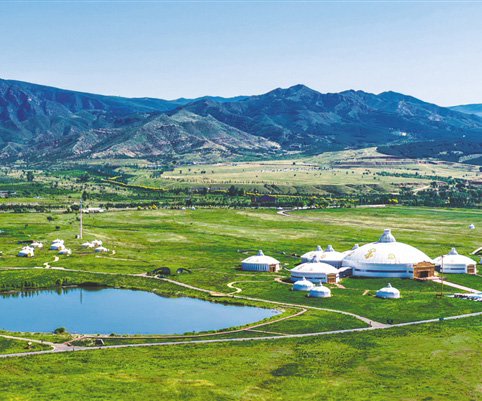 绿色大青山成为旅游打卡地
