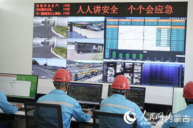 乌兰察布天然气首站调度中心。人民网记者 齐浩男摄