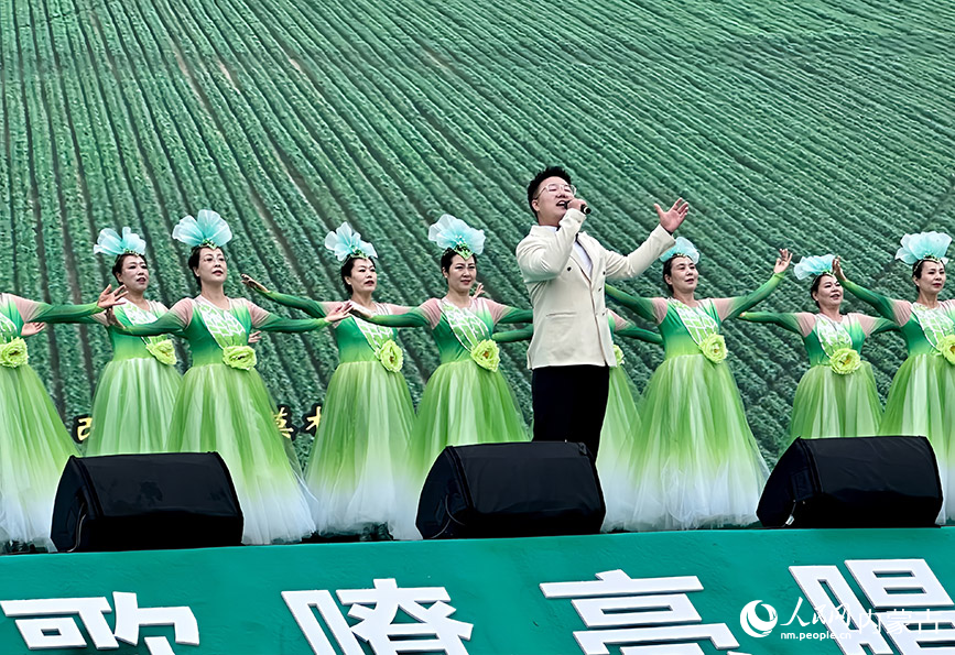 村歌大擂台现场。 实习生 刘瀛摄