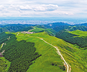 井尔梁高山草原景色壮美如画