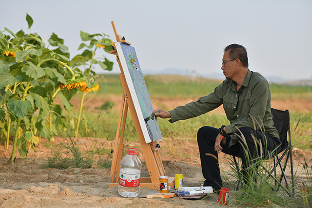 藝術家在東達山進行採風創作