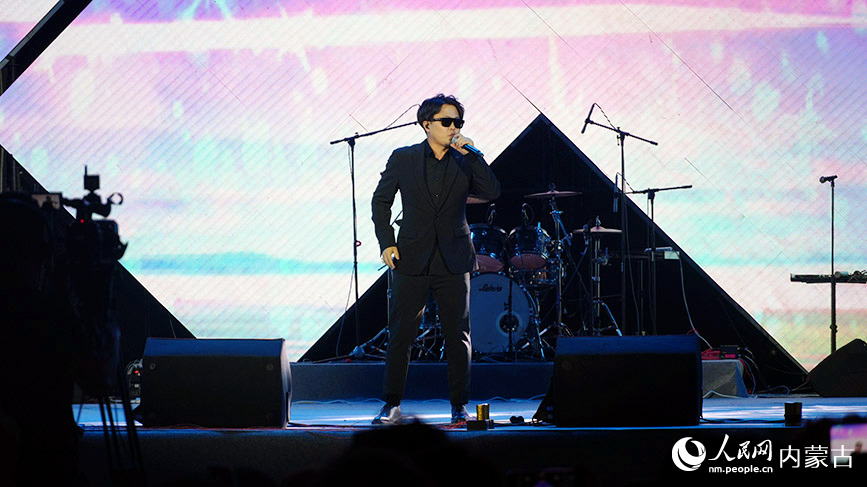 活动现场演出。实习生 王正玉摄