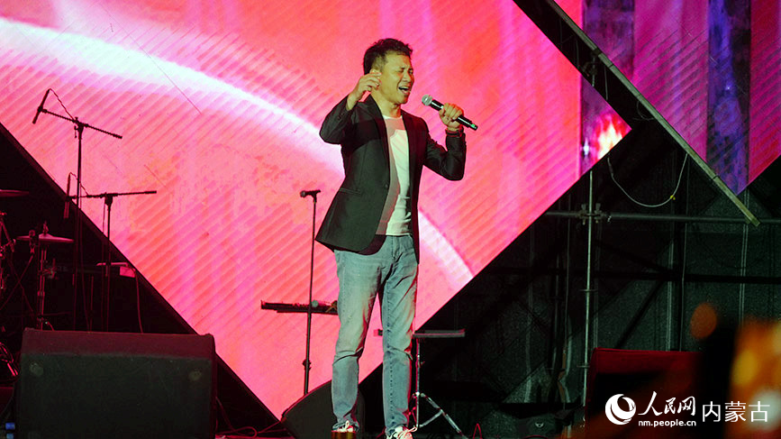 活动现场演出。实习生 王正玉摄