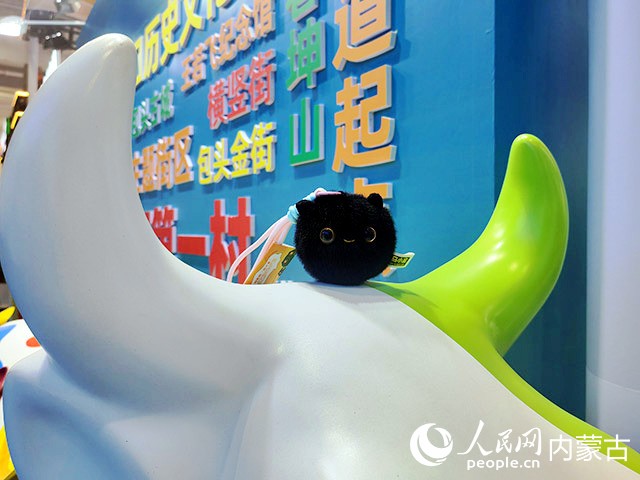 萌态可掬的“乌小金” 实习生 秦语睿摄