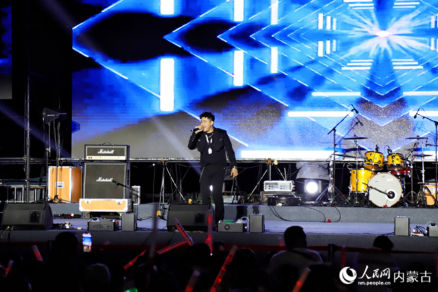 2025赛罕区第四届小草音乐季活动启幕。实习生 韩飞月摄