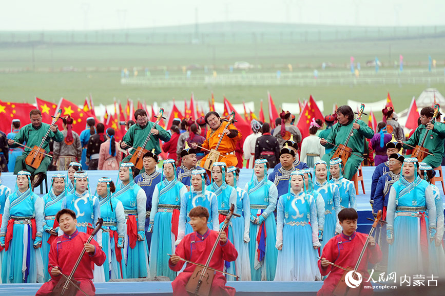开幕式现场表演。塔拉摄