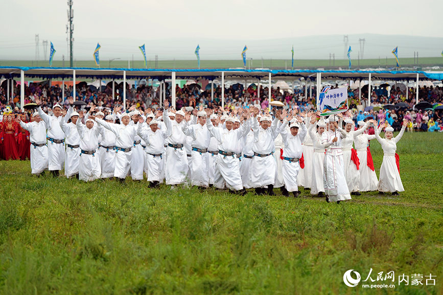 开幕式现场。塔拉摄