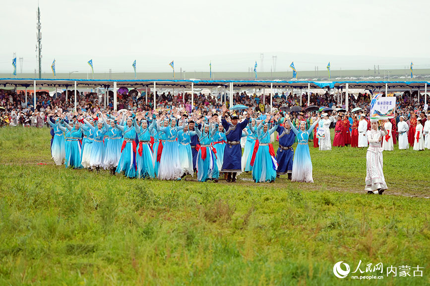 开幕式现场。塔拉摄
