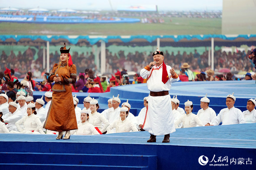 开幕式现场表演。塔拉摄