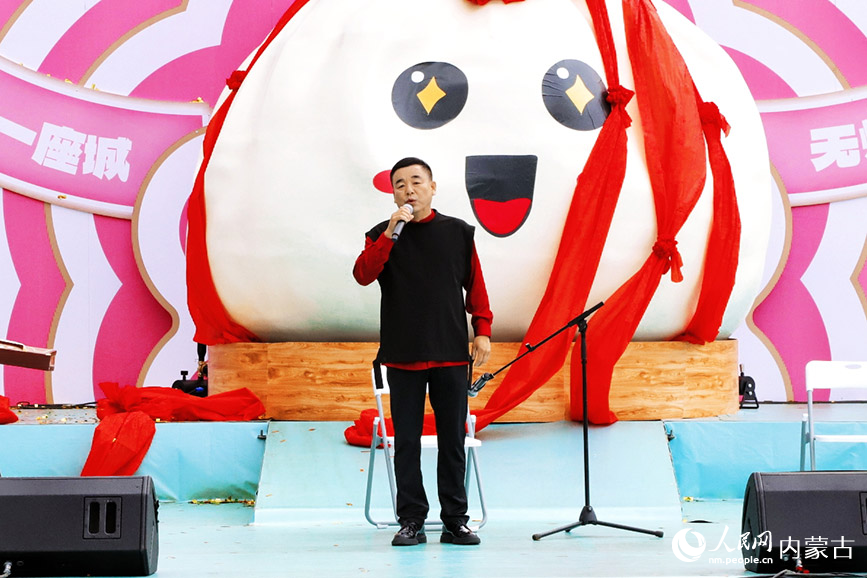 烧卖美食季暨第三届内蒙古名小吃美食文化周开幕。实习生 韩飞月摄