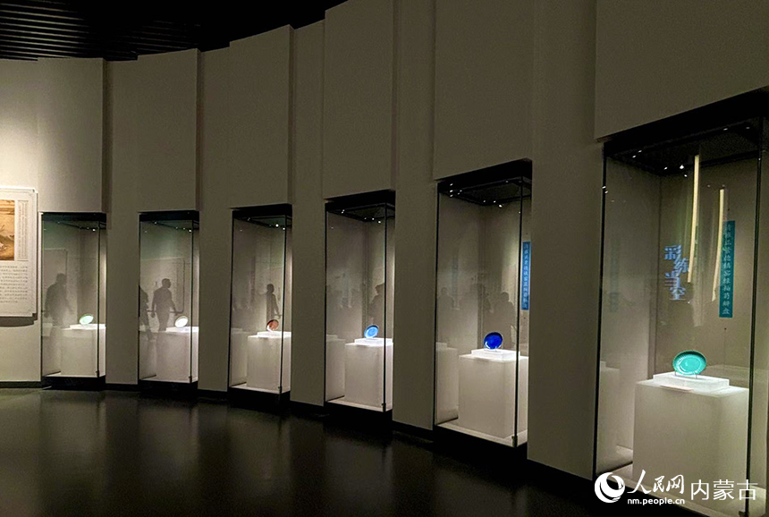 内蒙古博物院内瓷器展区。实习生 张雅新摄