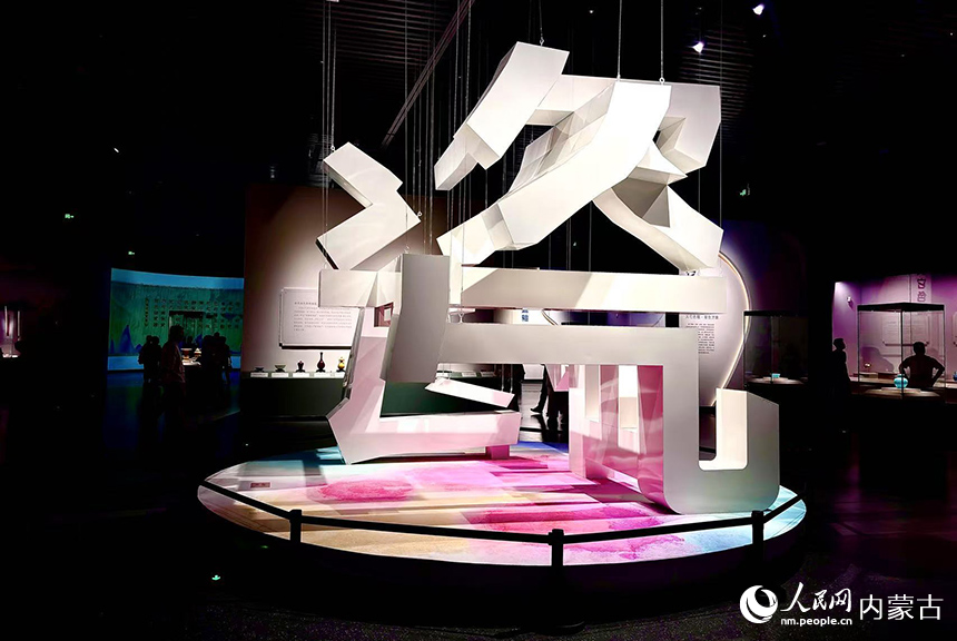 内蒙古博物院内瓷器展区。实习生 张雅新摄