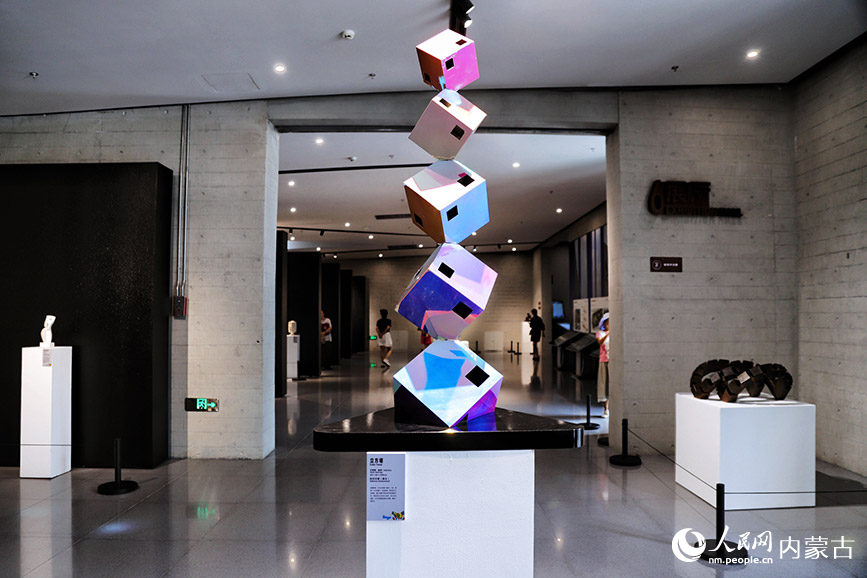 雕塑藝術展現場展品。實習生 韓飛月攝