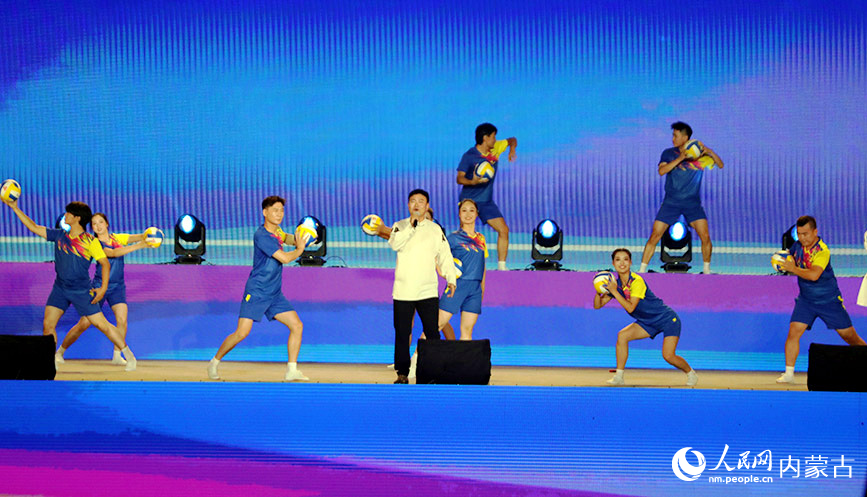 开幕式现场演出。实习生 董昱摄
