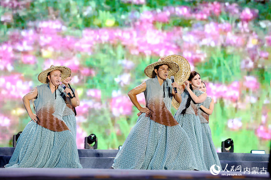 江西青年合唱艺术团演唱歌曲《鄱阳湖》。人民网记者 李睿摄