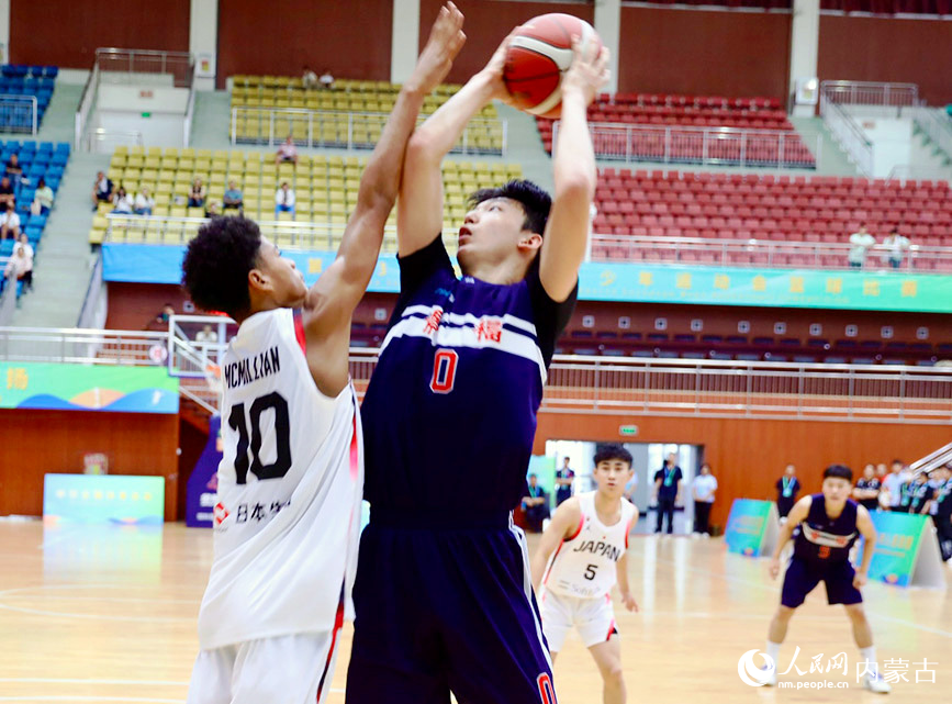 篮球比赛现场。实习生  董昱摄