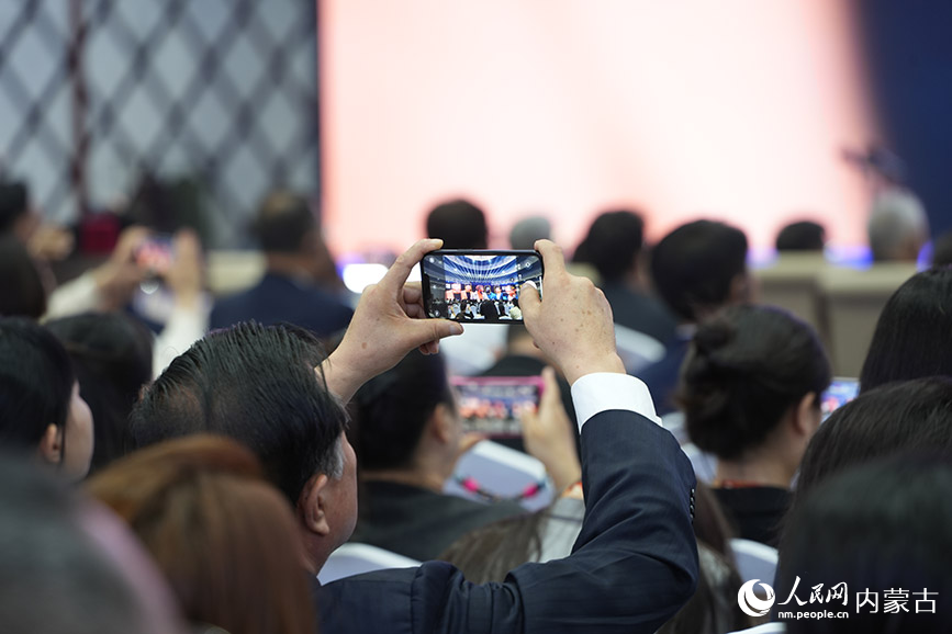 中外嘉賓觀看紀念聯合國2030可持續發展議程視頻。人民網記者 苗陽攝
