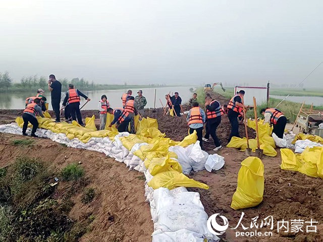 加固堤壩現場。受訪單位供圖