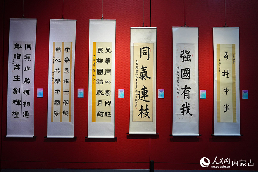 展出的作品。实习生 王正玉摄