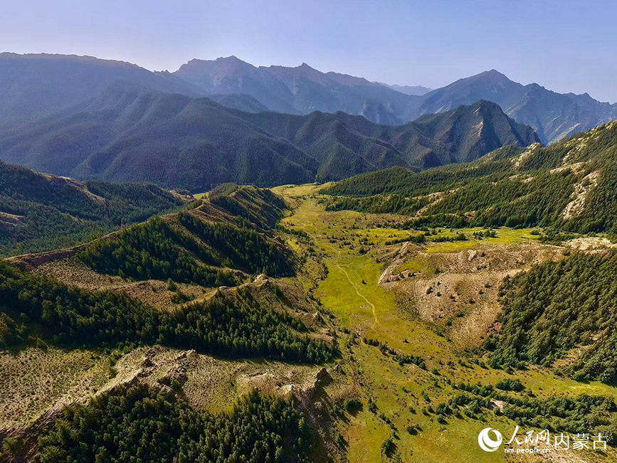 贺兰山美景。人民网记者 齐浩男摄