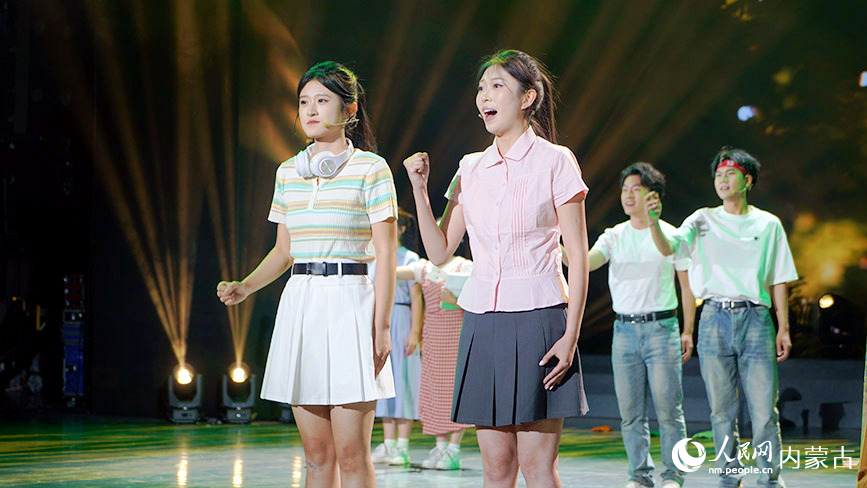 晚会演出现场。人民网记者 齐浩男摄