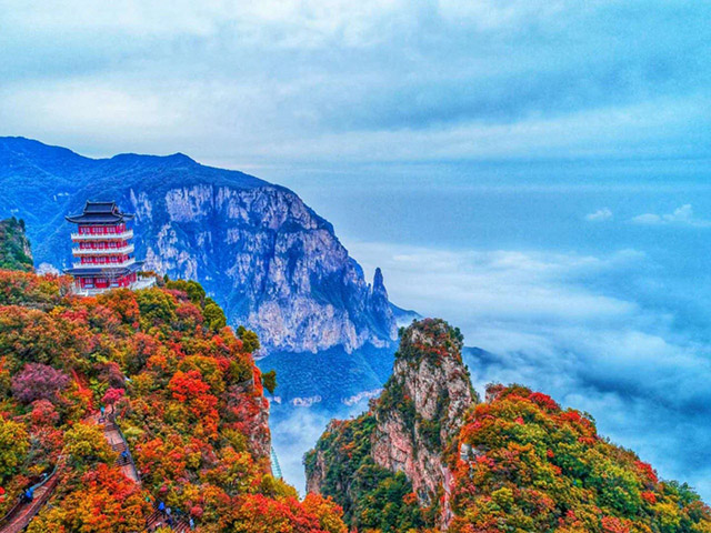 觀雲海,賞紅葉,邂逅王維詩裡的雲台山。段超攝