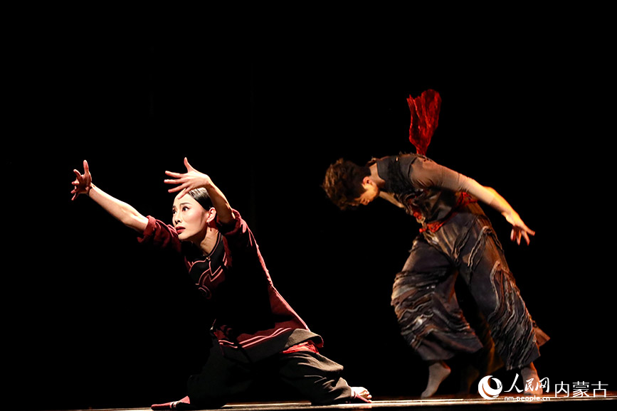 舞蹈作品《母亲桥》。人民网记者 齐浩男摄