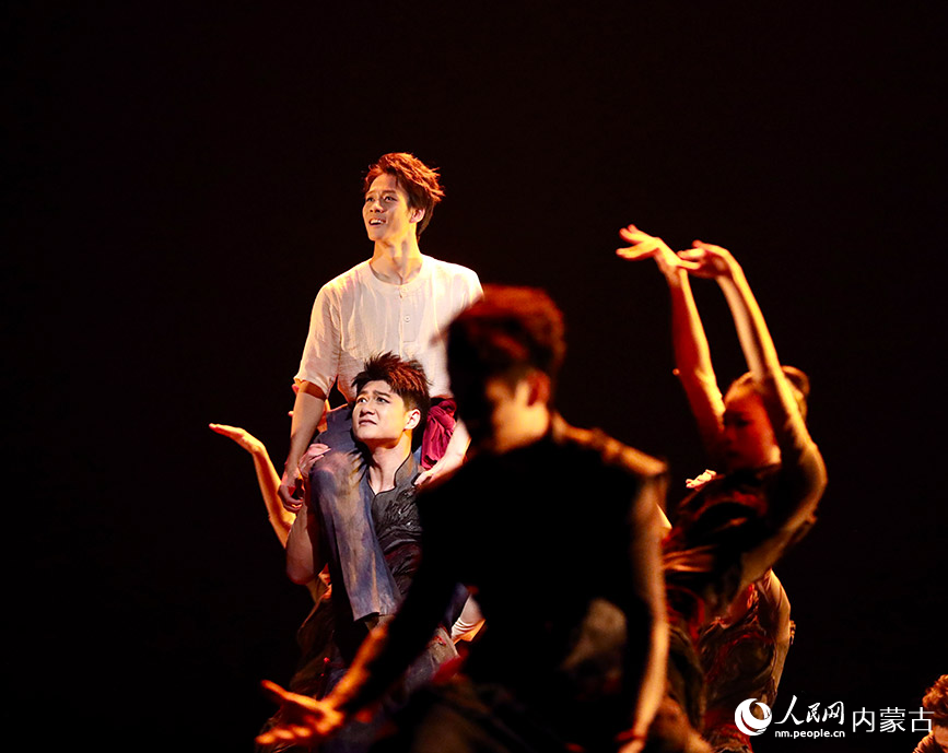 舞蹈作品《母亲桥》。人民网记者 齐浩男摄