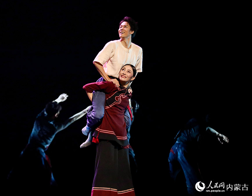 舞蹈作品《母亲桥》。人民网记者 齐浩男摄