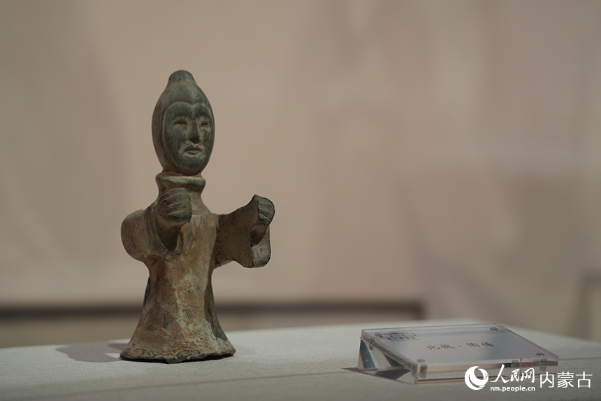 武川博物馆内的精美展品。人民网记者 张雪冬摄