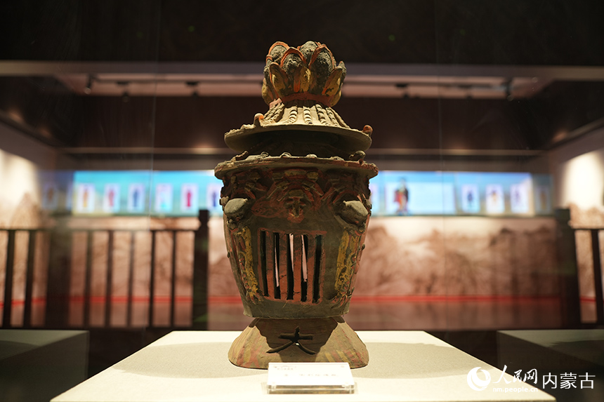 武川博物馆内的精美展品。人民网记者 张雪冬摄