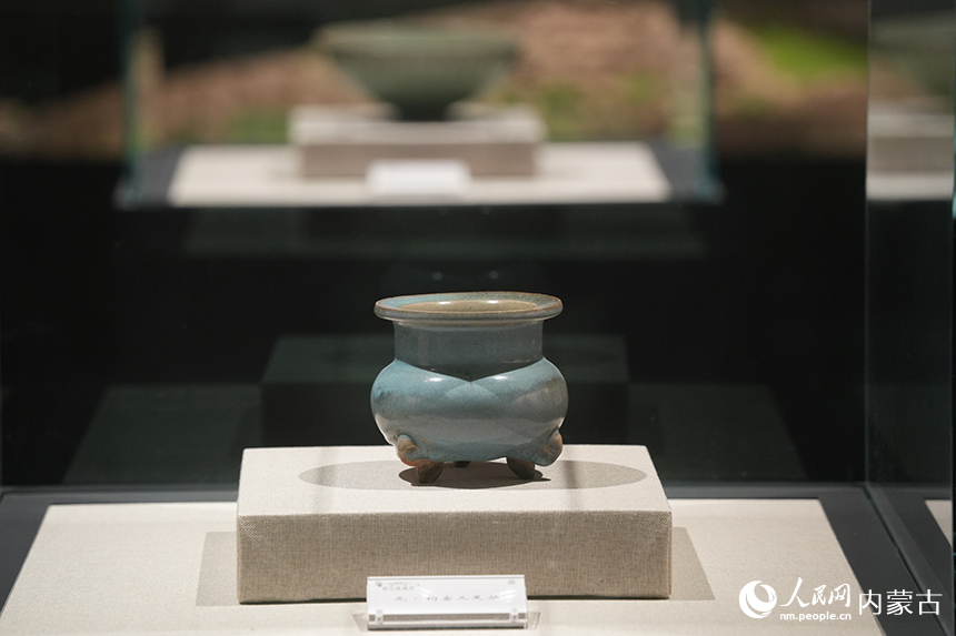 武川博物馆内的精美展品。人民网记者 张雪冬摄
