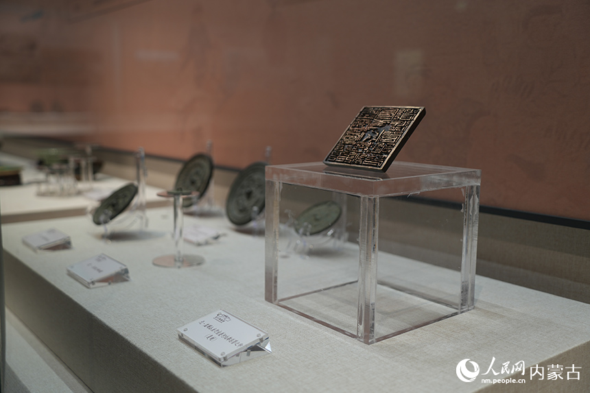 武川博物馆内的精美展品。人民网记者 张雪冬摄