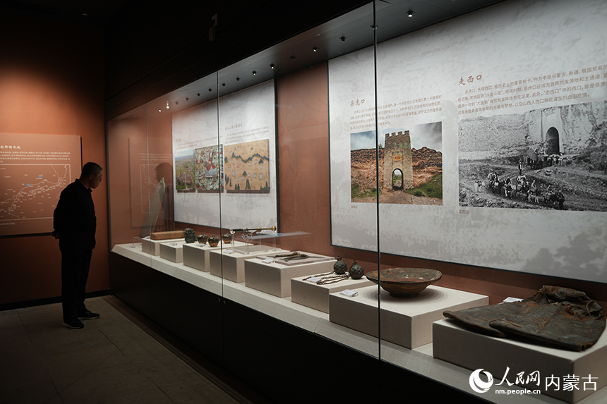 武川博物馆内的精美展品。人民网记者 张雪冬摄