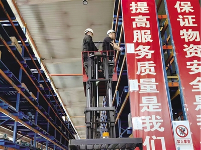 师带徒在企业实习。