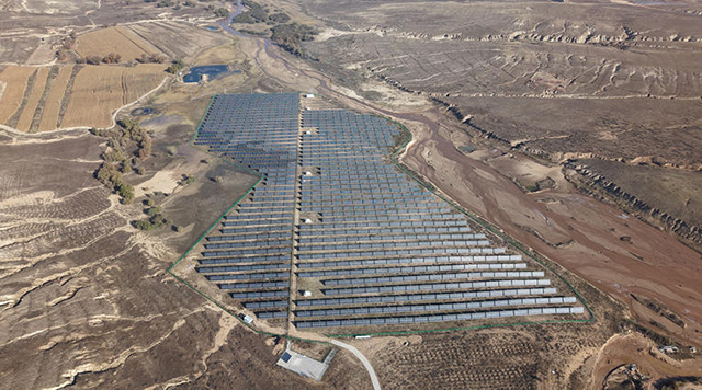 東勝區柴登村光伏基地項目。劉冬攝