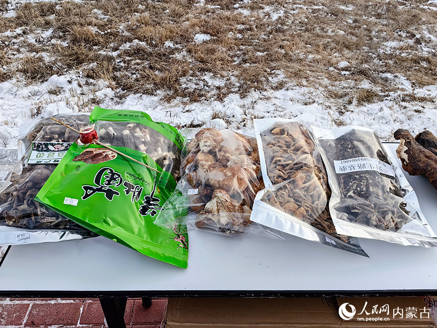 冷极村特色农产品。人民网记者 富丽娟摄