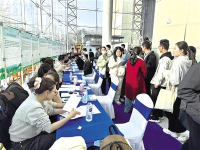 通辽市2025年人才引进吉林大学宣传推介会。