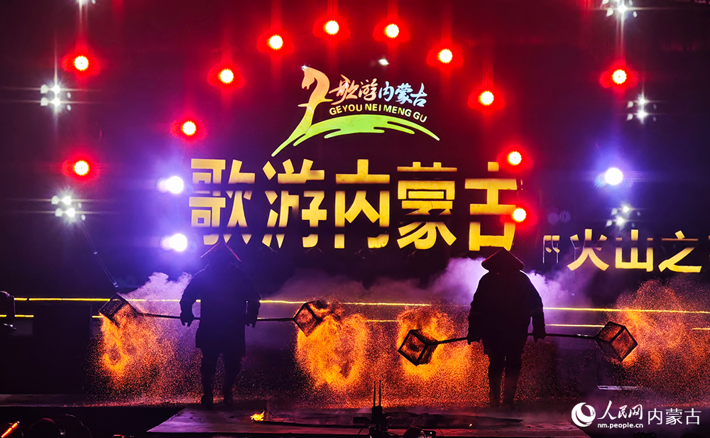 火壶表演。人民网记者 张雪冬摄