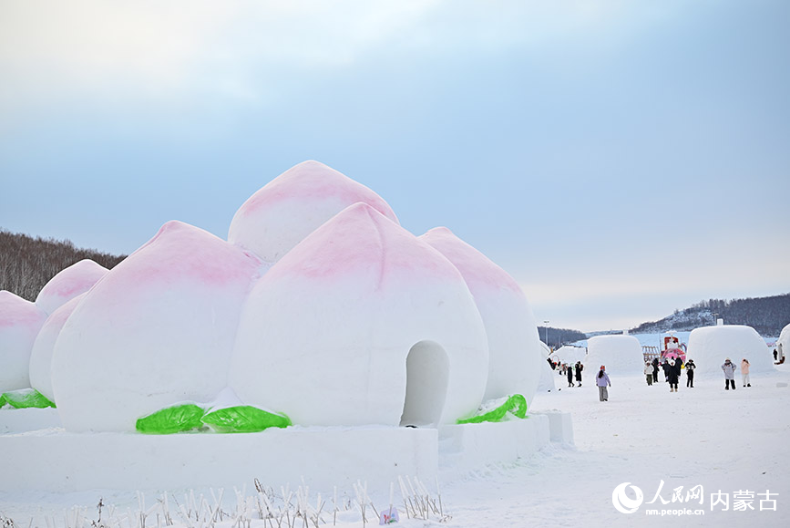 蜜桃雪雕。人民网记者 寇雅楠摄