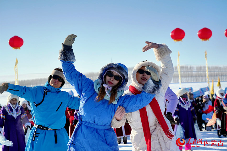 開幕式表演。額爾古納市委宣傳部供圖