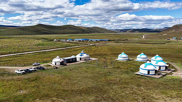 科右前旗草原生态保护见成效，广袤草场成牧民致富沃土。韩双龙摄