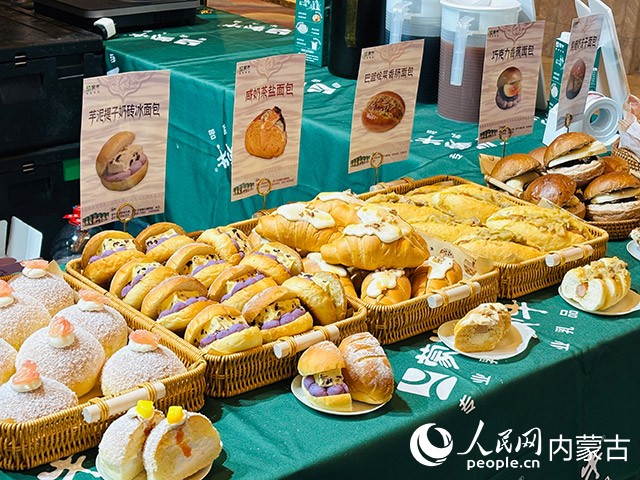 推介会产品展示。人民网记者 张聿修摄