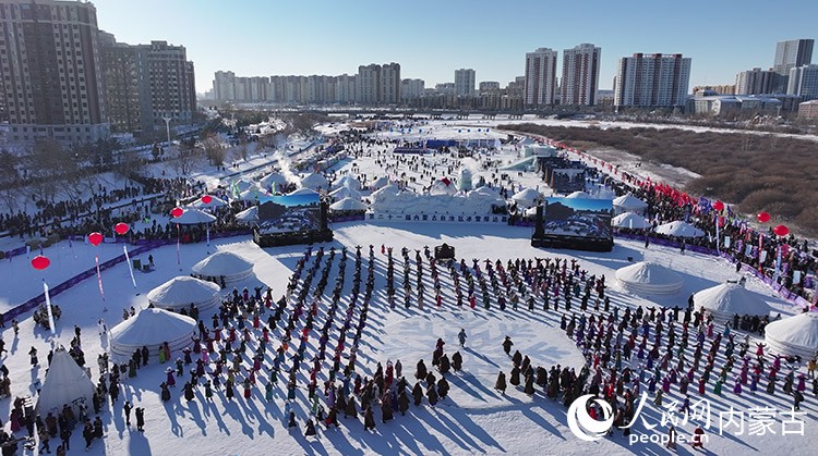 第二十一届内蒙古冰雪那达慕开幕式现场。李青迪摄