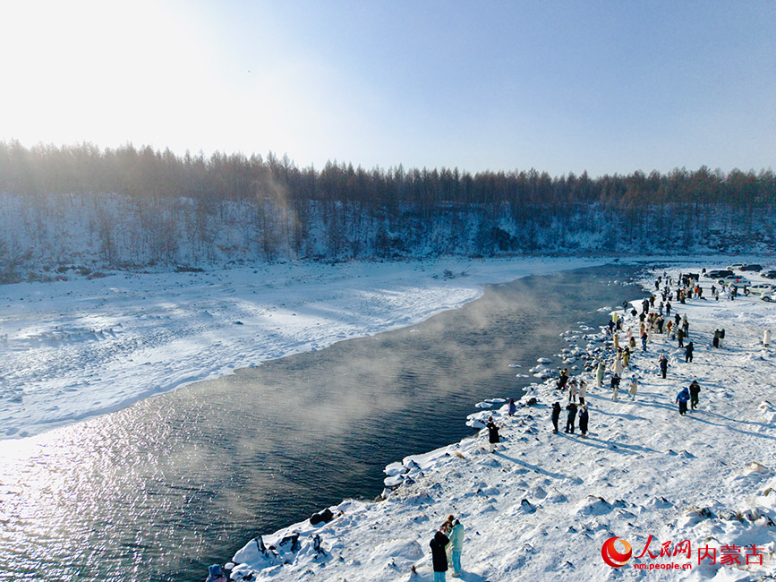 不冻河美景。人民网记者 齐浩男摄