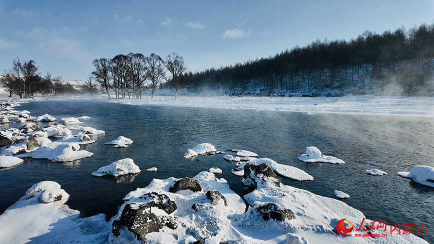 不冻河美景。人民网记者 齐浩男摄
