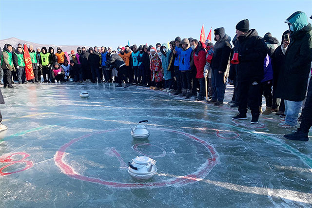 冰壺運動很受大家歡迎。