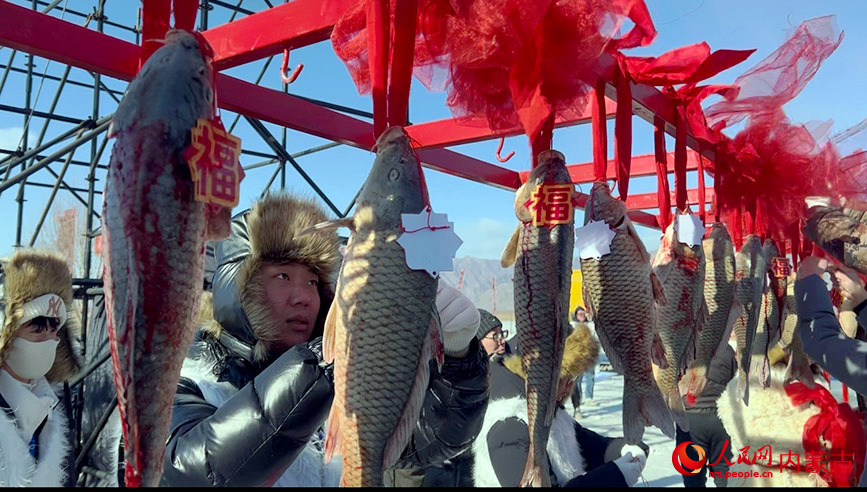 第一網魚正在等待拍賣。實習生 魏銘駿攝
